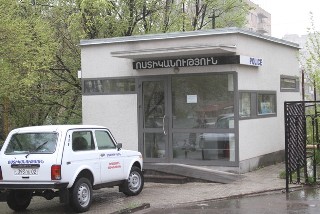 Сотрудник армянского банка совершил наезд на двоих несовершеннолетних (видео)