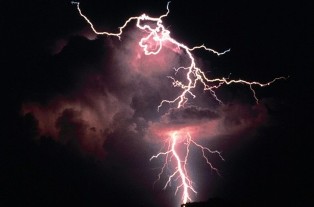 Young man survives lightning strikes (video)
