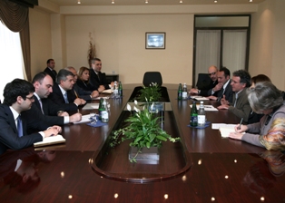 Երեւանի քաղաքապետարանում քննարկել են կենդանաբանական այգու խնդիրները