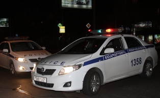 Two injured as car overturns in Armenia