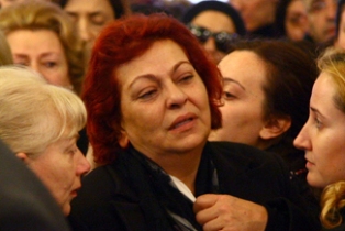 Мать убитого в Турции солдата армянского происхождения потеряла сознание при вид