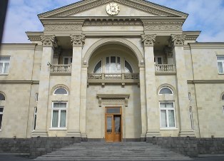 Նախագահի նստավայրի բակից ապամոնտաժված արձանները կտեղադրվեն բակի մեկ այլ տարածքու