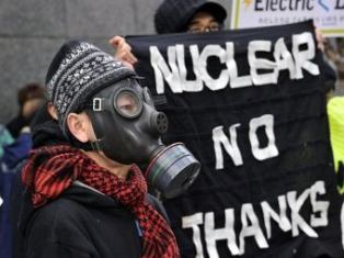 Японцы проводят массовые митинги с требованием остановить все ядерные реакторы