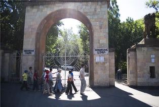 Երեւանի Կենդանաբանական այգին որոշել է մեկտեղել մայիսի 1-ի եւ մայիսի 9-ի տոները