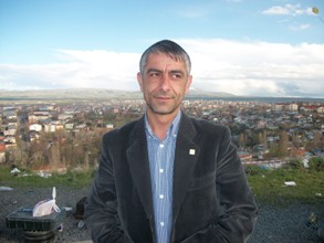 Ոգեւորված չեմ, որ Մարդկության հուշարձանն եմ քանդում, բայց է դե գործ է, անում 
ե