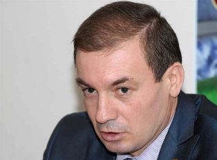 Արտակ Դավթյան. Երիտասարդական խորհրդարանը, իրական խորհրդարանի օրինակով, բաղկացած