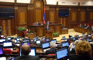Հայ պատգամավորներին «կոճակներից» օգտվելու ձեռնարկներ են բաժանել