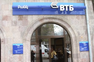Գողացել է գործընկերոջ պլաստիկե քարտն ու բանկոմատից հանել 250 հազար դրամը(ֆոտո,վի