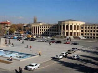 Գյումրիում կարեւորը մարզպետարանի շենքը վերանորոգելն է, իսկ դպրոցներին գումար պետ
