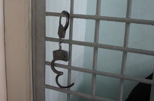 Young woman arrested on charges of robbery in Armenia