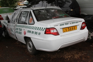 Clerk of “Converse” bank involved in car accident in Yerevan (photo)