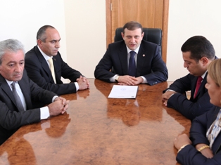 Երեւանի քաղաքապետը ներկայացրել է Քանաքեռ-Զեյթուն վարչական շրջանի նոր ղեկավարին