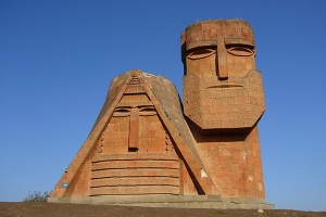 «Иратес de facto»: АРФ Дашнакцутюн активизировалась в Карабахе