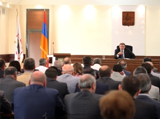 Մայրաքաղաքում շարունակվում են հայտարարությունների ցուցատախտակների տեղադրման աշխա