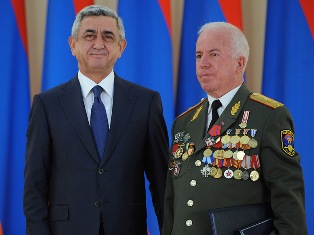 Armenian President awards military officers