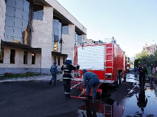Ռուբեն Հայրապետյանը հայհոյել է «Հարսնաքարի» հրդեհը լուսաբանող լրագրողներին