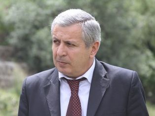 ԲՀԿ-ական նախկին մարզպետը մեկնաբանում է իր եւ որդու մասնակցությամբ տեղի ունեցած մ