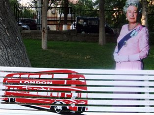 Benches set up in Lovers’ Park in Yerevan to honor Queen Elizabeth II