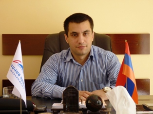 Վանաձորի  ավագանու ԲՀԿ-ական անդամը կասկածվում է ավագանու ՀՀԿ-ական  անդամի բնակար