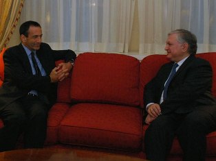 Armenia’s Foreign Minister speaks with US Assistant Secretary of State