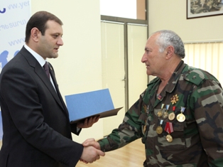 Երեւանի քաղաքապետը շնորհավորել է «Արծիվ մահապարտների» հատուկ նշանակության գումար