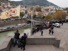 Իլյա Երկրորդ պատրիարքը օծում է Թբիլիսին երկրում տիրող բարդ իրավիճակի պատճառով
