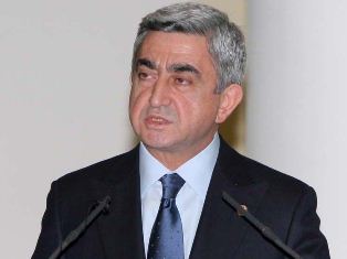 Armenian President approaches protest participants
