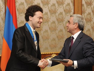 Президент Армении наградил Евгения Кисина