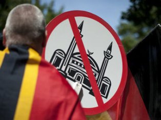 В Германии правым запретили показывать антиисламские карикатуры