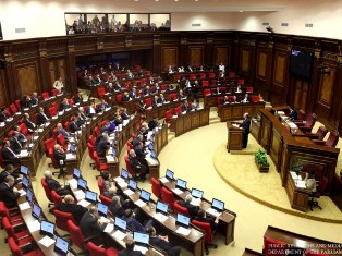 Члены фракции «Процветающей Армении» демонстративно покинули зал заседаний парла