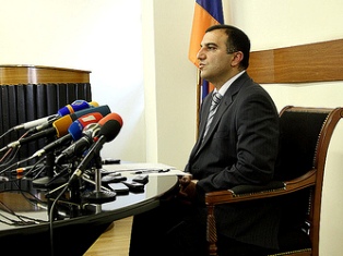 Արտեմ Ասատրյանը տեղյակ չէր Վազգեն Խաչիկյանի մեքենայություններից