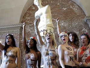 Femen-ի ակտիվիստուհիները  մերկացել են Լուվրում` Միլոսյան Վեներայի արձանի մոտ (ֆո