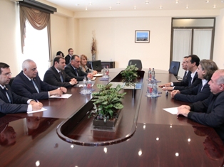 Armenian Yerevan and Iraqi Dohul mayors discuss cooperation perspectives