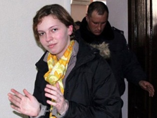 Активистка получила условный срок за приготовление яичницы на Вечном огне в парк