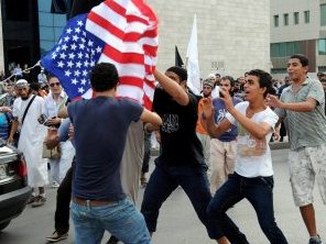 87 участникам штурма посольства США в Тунисе грозит смертная казнь