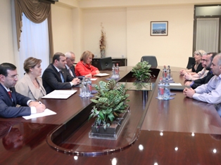 Yerevan opens school for children from Syria
