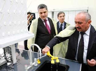 Վարչապետը ծանոթացել է սննդի եւ դեղերի անվտանգության փորձագիտական ժամանակակից լաբ