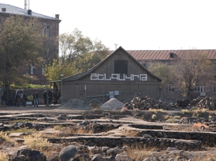 Armenia’s President visits archaeological excavations in Artashat and Shengavit