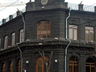 «Հրապարակ». ՀՀԿ գրասենյակից 27-ամյա երիտասարդ է ընկել եւ մահացել