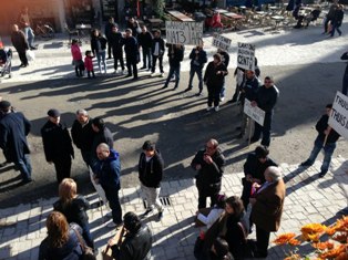 Belgian Armenians apply to King Albert II of Belgium - PHOTO