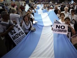 Аргентина массово вышла на протест