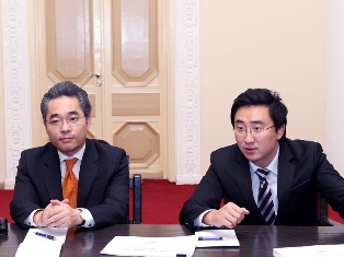 Armenian Prime Minister receives South Korean IT company officials