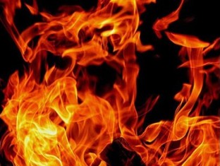 В результате пожара после крушения поезда в Мьянме люди сгорели заживо