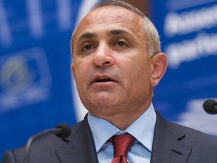 Հովիկ Աբրահամյանն արձակուրդ է մեկնում