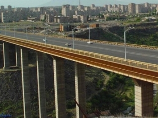 Դավիթաշենի կամրջից մարդ է նետվել