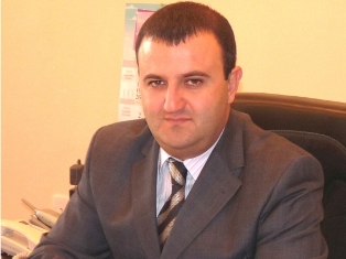 Հանդիպել եմ պատահական, սիրահարվել` արմատական, սիրել` վերջնական. Պատգամավոր Արմեն