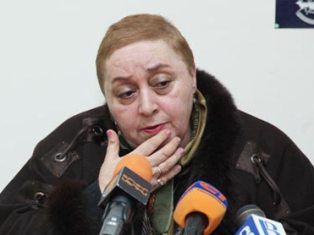 «Ժողովուրդ». Շուշան Պետրոսյանը հորաքրոջ ընտանիքը համեմատեց Թուրքմենբաշու ընտանիք
