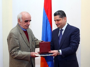 Արտավազդ Փելեշյանը պարգեւատրվել է Հայաստանի վարչապետի հուշամեդալով