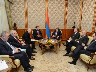 Armenian President receives OSCE mediators