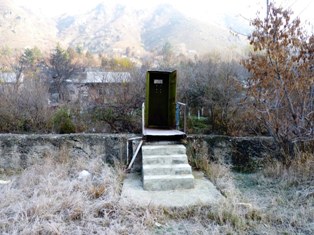 Զուգարան Փամբակ գետի վրա (ֆոտո)
